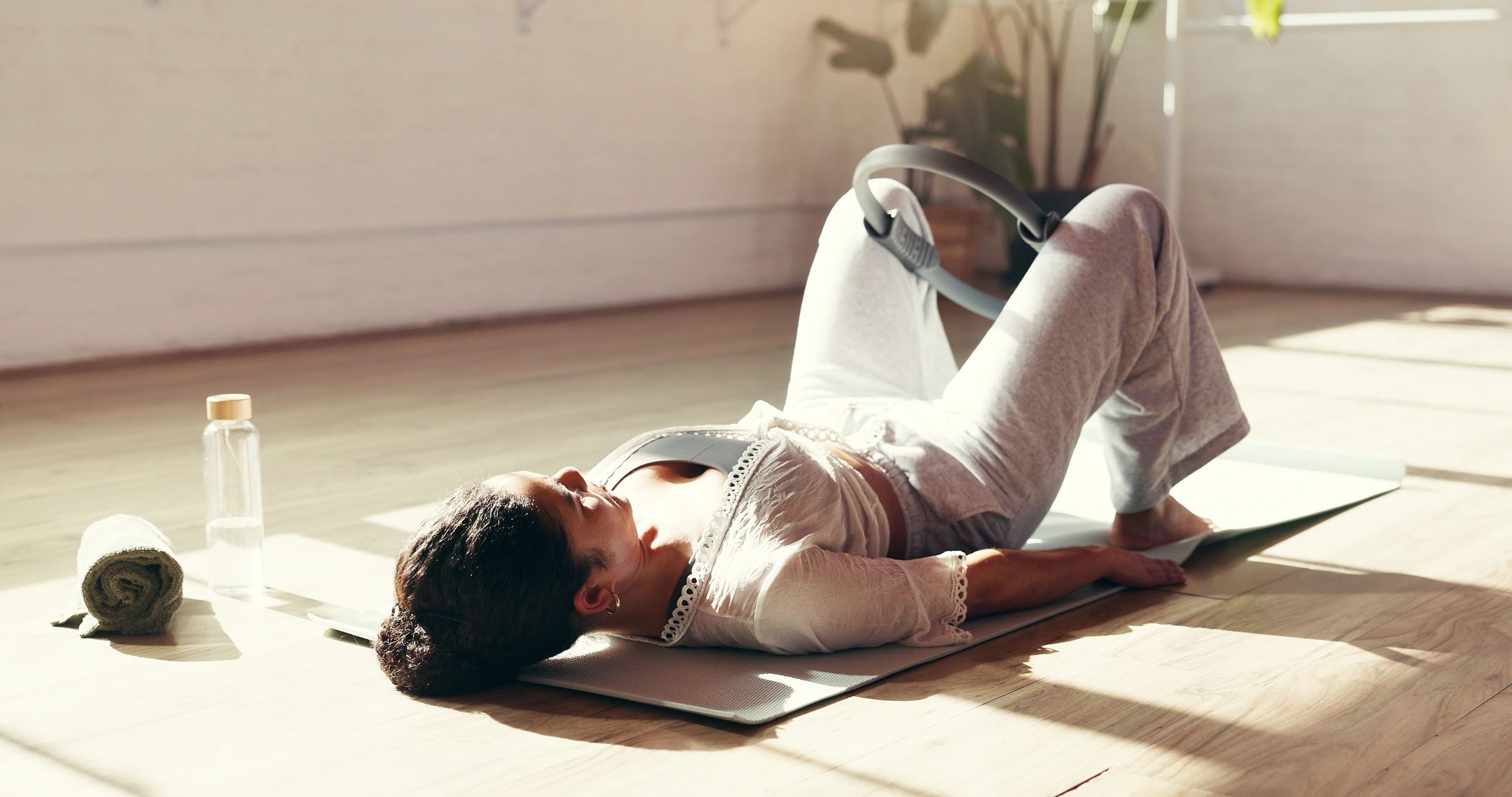 mat pilates class women
